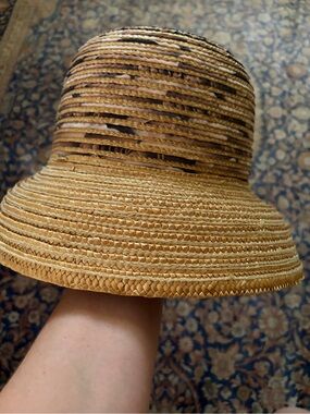 Like new Liz Claiborne size Small 6 7/8 Woven Straw Cloche Sun Hat. Classic